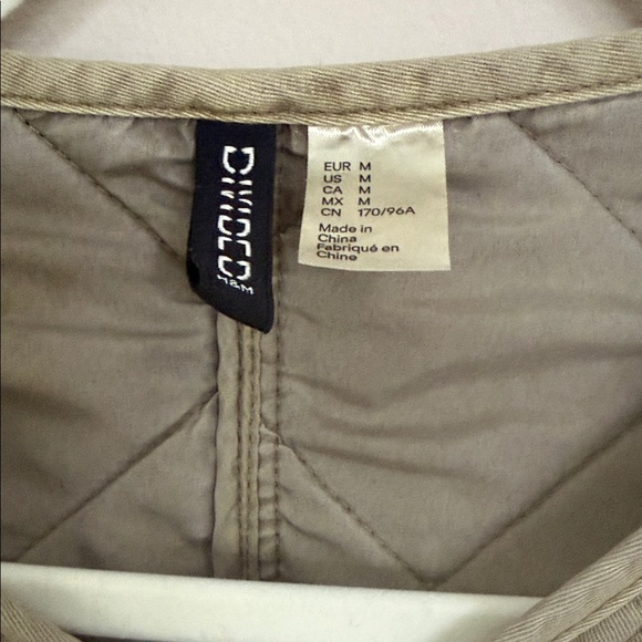 🍀H&M Spring Quilted Women's Jacket Size M - Picture 3 of 8